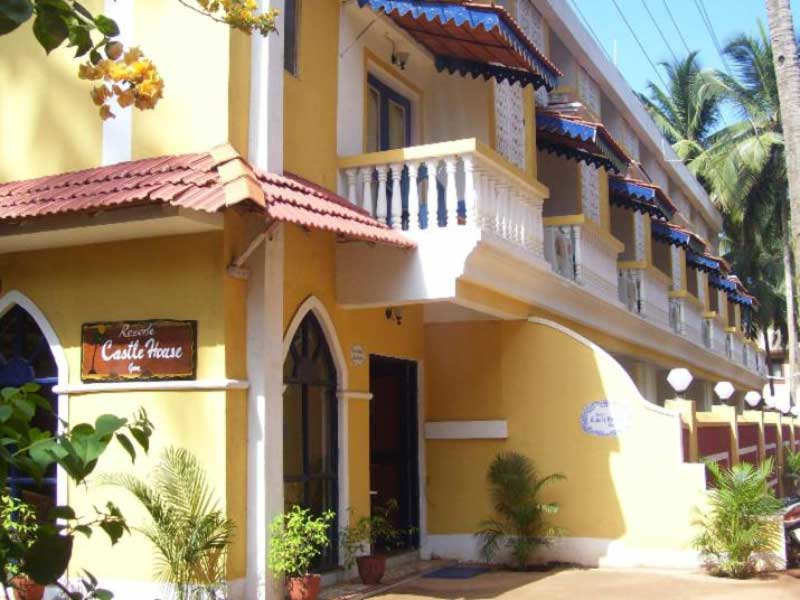 Castle House guesthouse in Goa offering budget-friendly accommodation with a tropical setting